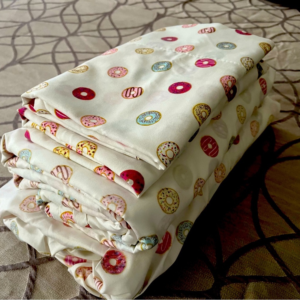 4 PC King Sheet Set, Delightful Donut print